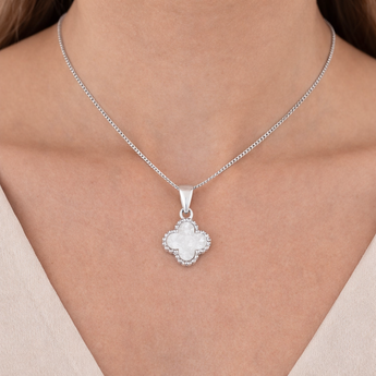 Urban Pizazz Model Wearing 925 Sterling Silver Mother Of Pearl Clover Pendant Necklace on Fine Silver Curb Chain